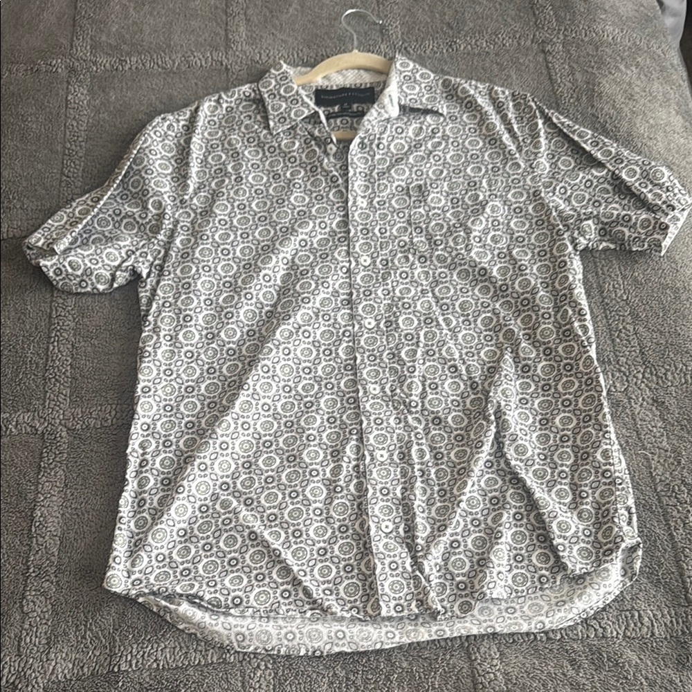 Signature Studio Gray and White Casual Button Down Shirt